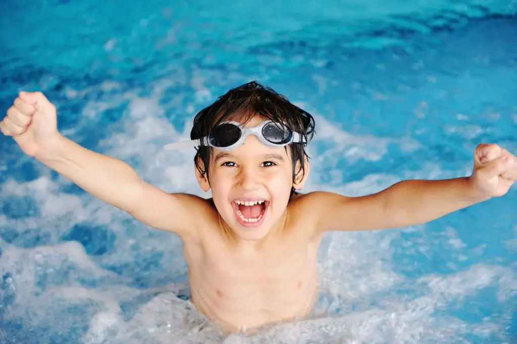 Prevent your eyes from burning by using goggles when in the swimming pool.