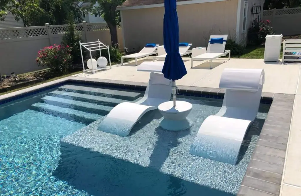 chairs for sun shelf in pool