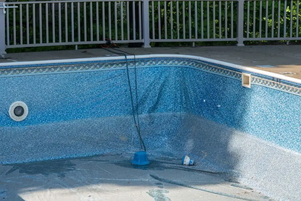 Robotic pool cleaners will not damage vinyl liners that are in good condition.