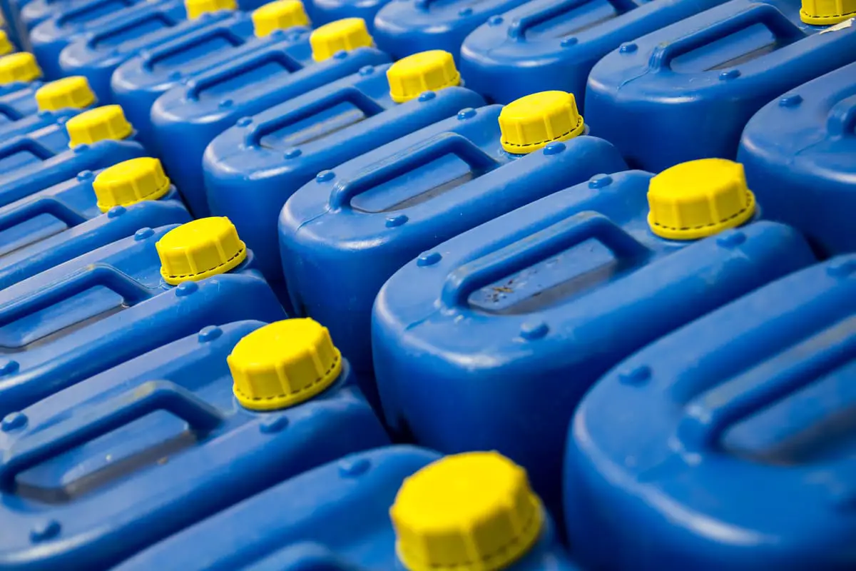 7 Pool Chemicals That Should Never Be Stored Together