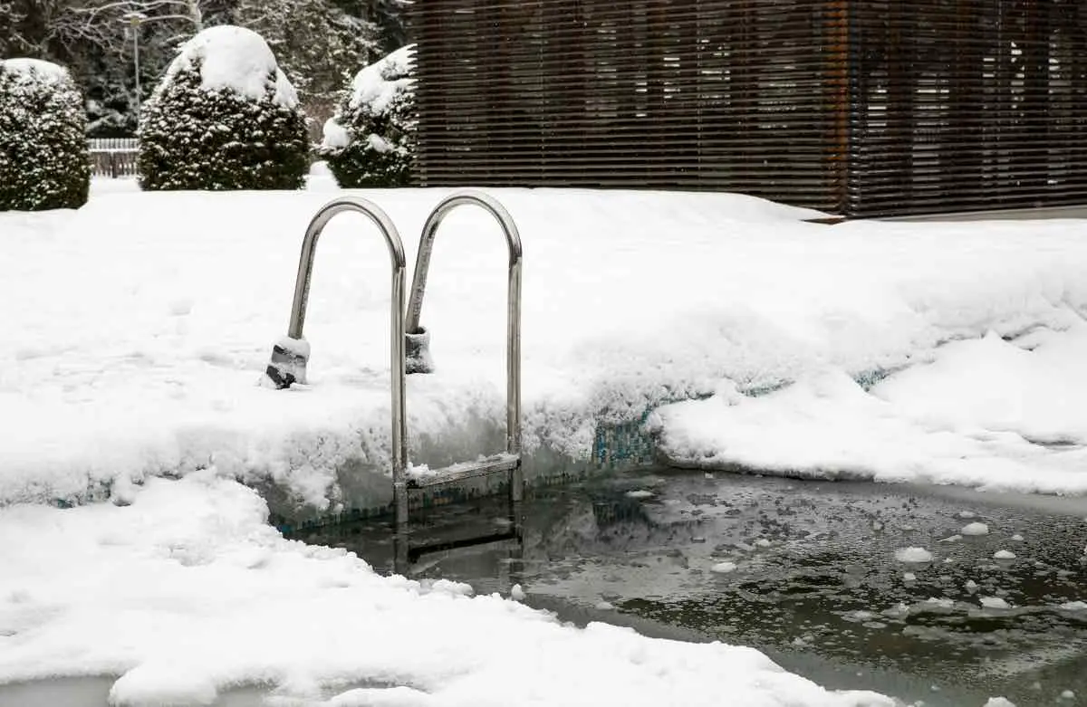 Should You Run a Pool Heater During a Freeze?