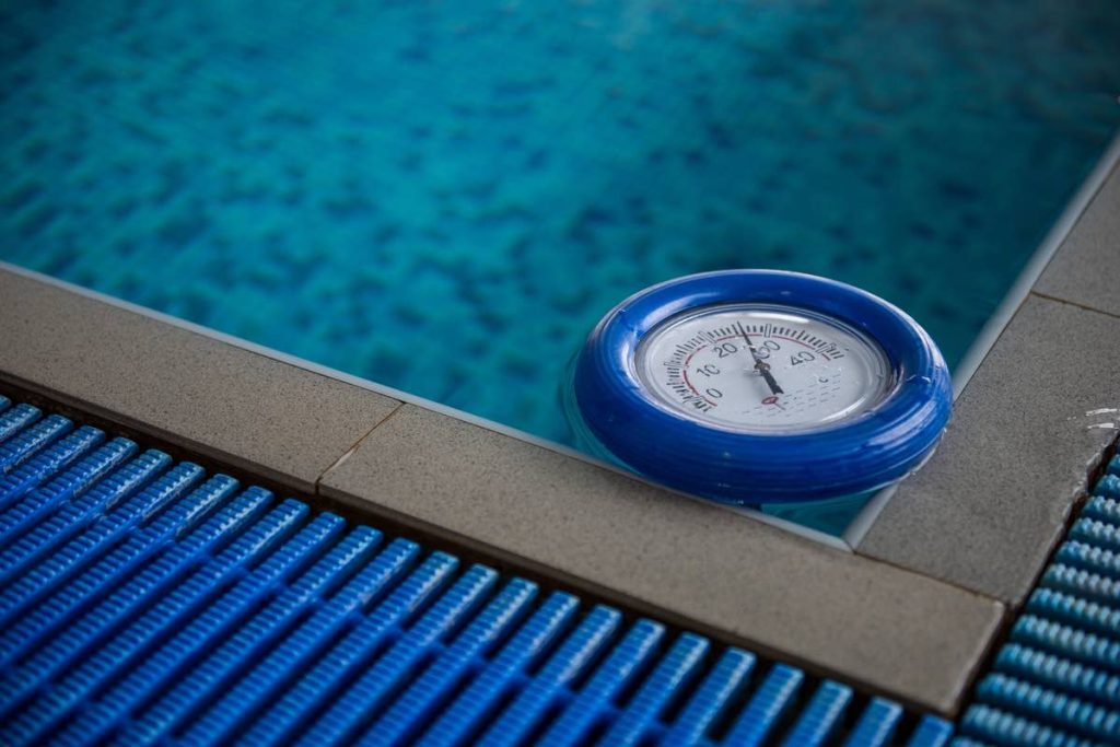 the water leaving a pool heater should be between 70 to 104